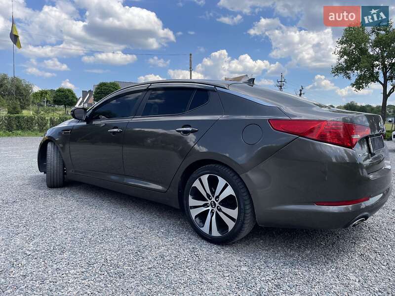 Седан Kia Optima 2012 в Умани