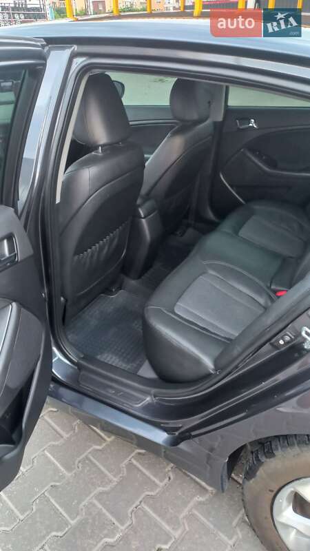 Седан Kia Optima 2012 в Хмельницком