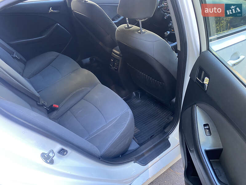 Седан Kia Optima 2013 в Киеве фото 17 Седан Kia Optima 2013 в Киеве