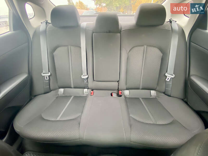 Седан Kia Optima 2017 в Днепре