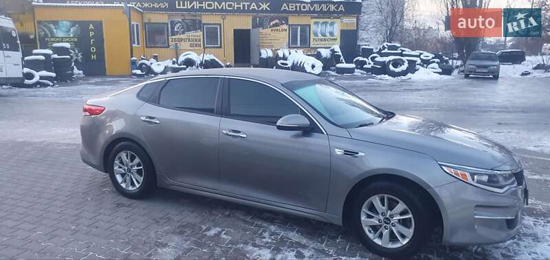 Седан Kia Optima 2016 в Хмельницькому