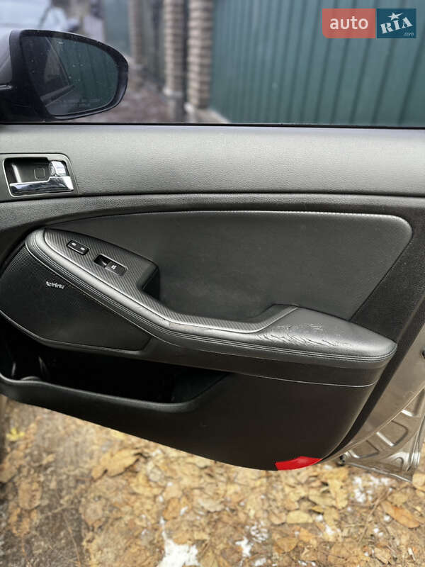 Седан Kia Optima 2011 в Миргороді