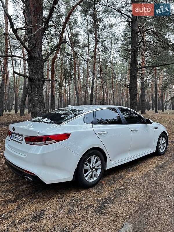 Седан Kia Optima 2016 в Днепре