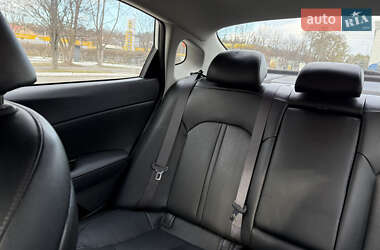 Седан Kia Optima 2019 в 