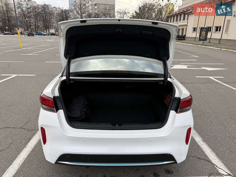 Седан Kia Optima 2019 в Киеве