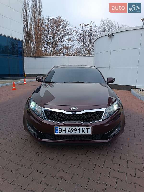 Седан Kia Optima 2012 в 