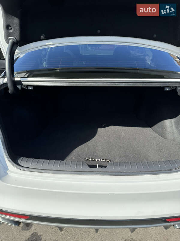 Седан Kia Optima 2016 в Києві