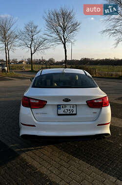 Седан Kia Optima 2015 в 
