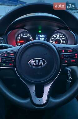 Седан Kia Optima 2016 в Києві