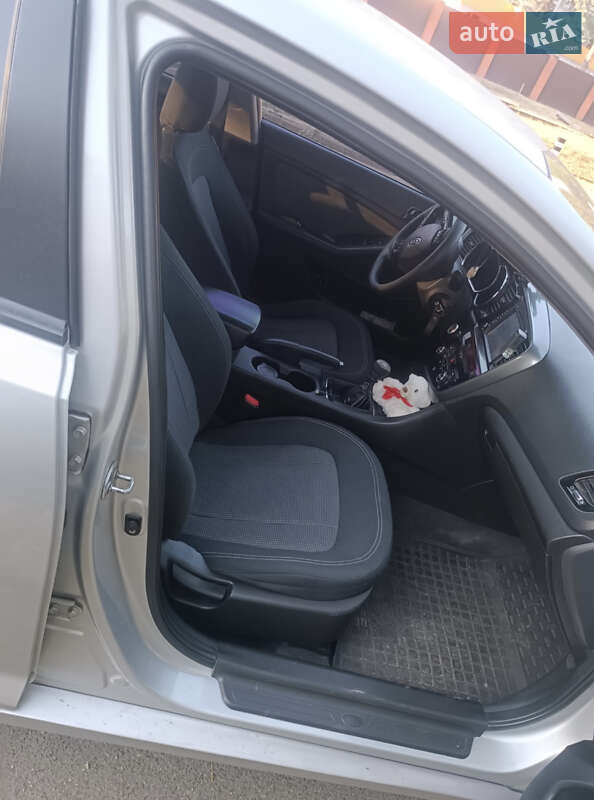 Седан Kia Optima 2011 в Києві