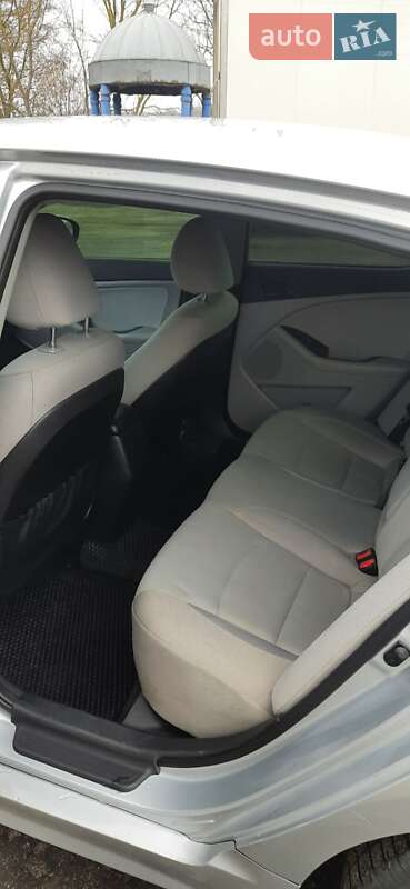 Седан Kia Optima 2015 в Обухове