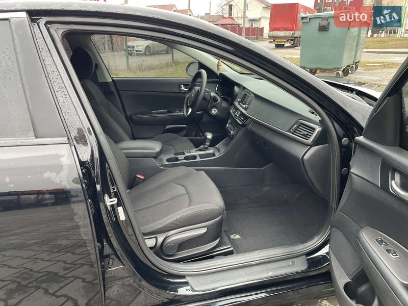 Седан Kia Optima 2016 в Киеве