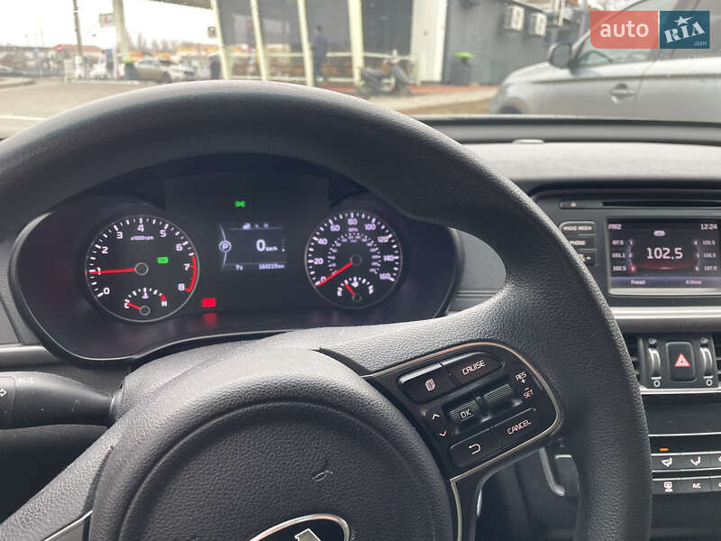 Седан Kia Optima 2016 в Киеве