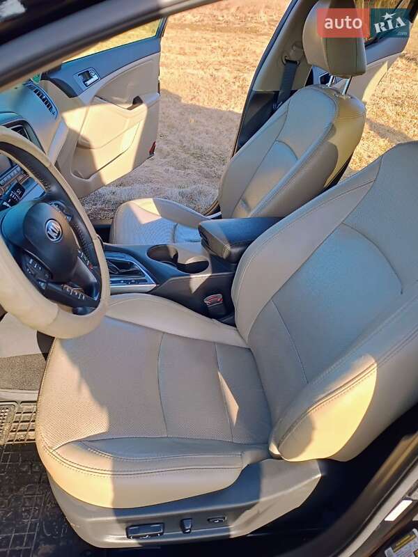 Седан Kia Optima 2012 в Ивано-Франковске