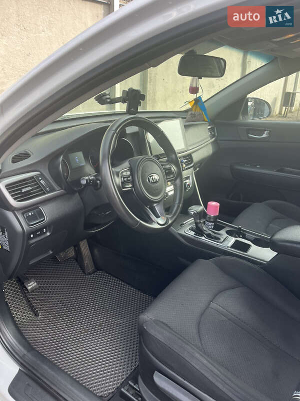 Седан Kia Optima 2016 в Полтаве