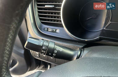 Седан Kia Optima 2011 в 