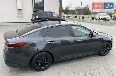 Седан Kia Optima 2016 в 