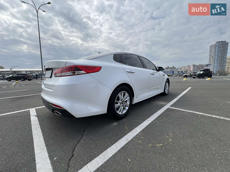 Седан Kia Optima 2016 в Киеве
