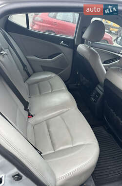 Седан Kia Optima 2013 в 