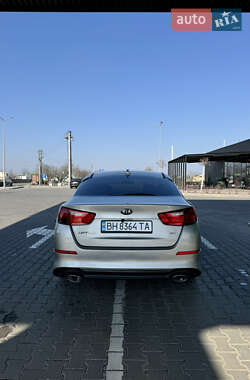 Седан Kia Optima 2015 в 