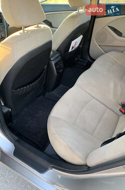 Седан Kia Optima 2013 в 