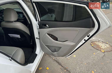 Седан Kia Optima 2014 в 