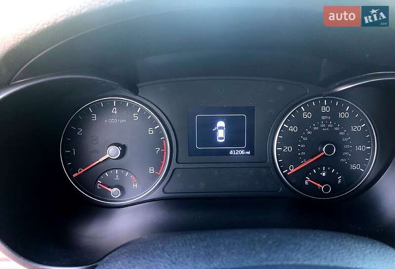 Седан Kia Optima 2016 в Запорожье