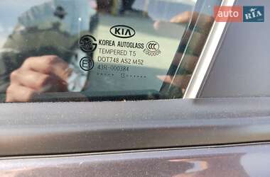 Седан Kia Optima 2013 в 