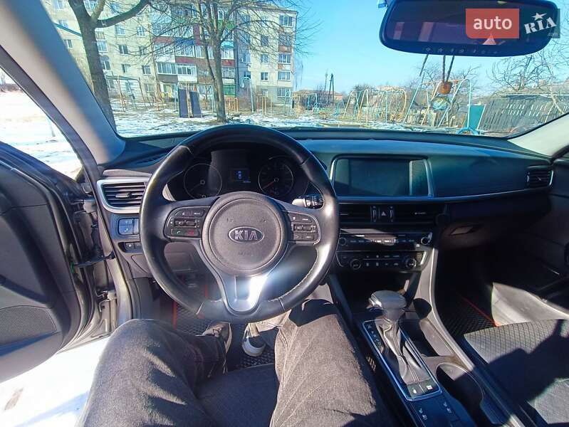 Седан Kia Optima 2016 в Полонному