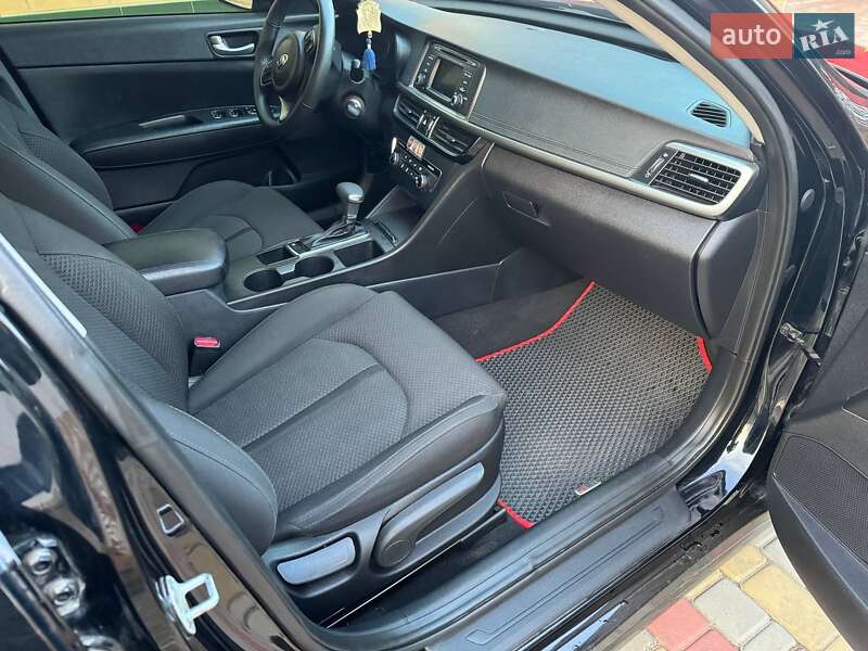 Седан Kia Optima 2016 в Черкасах