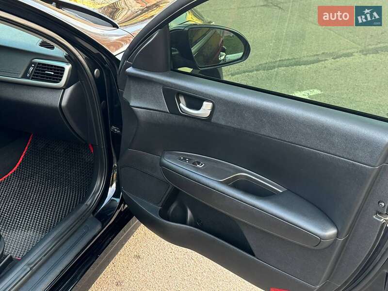 Седан Kia Optima 2016 в Черкасах