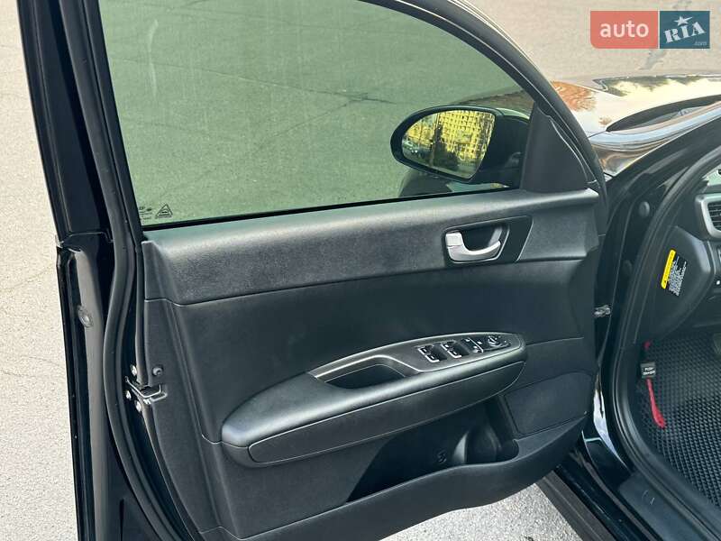 Седан Kia Optima 2016 в Черкасах
