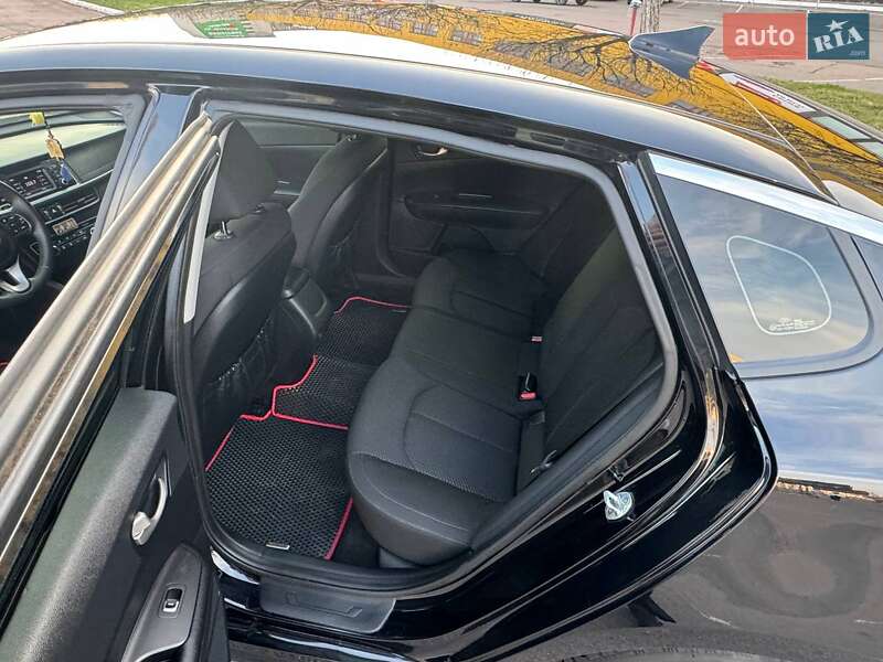 Седан Kia Optima 2016 в Черкасах
