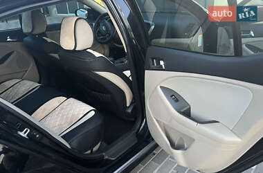 Седан Kia Optima 2013 в 