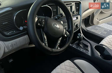 Седан Kia Optima 2013 в 