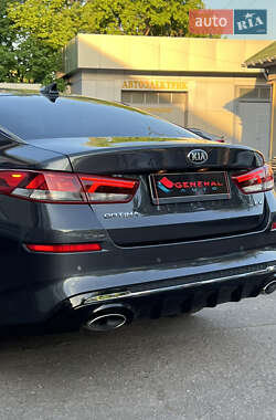 Седан Kia Optima 2018 в 