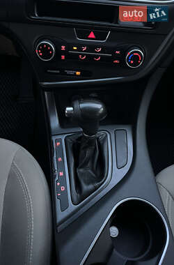Седан Kia Optima 2013 в 