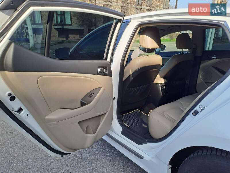 Седан Kia Optima 2012 в Дніпрі