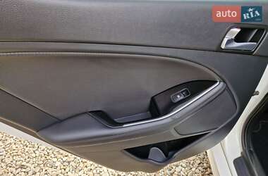 Седан Kia Optima 2015 в 