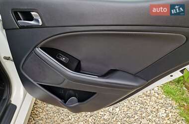 Седан Kia Optima 2015 в 