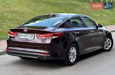Седан Kia Optima 2016 в 