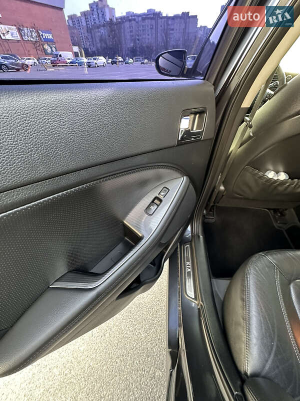 Седан Kia Optima 2011 в Броварах