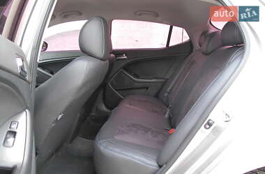Седан Kia Optima 2012 в 