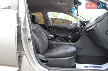 Седан Kia Optima 2012 в 