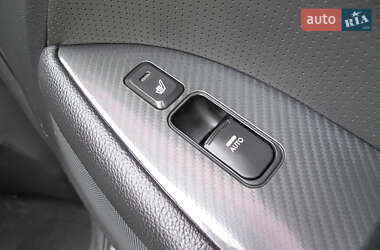 Седан Kia Optima 2012 в 