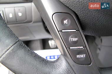 Седан Kia Optima 2012 в 