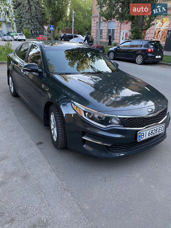 Седан Kia Optima 2015 в 