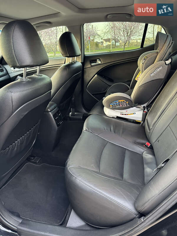 Седан Kia Optima 2014 в Ровно
