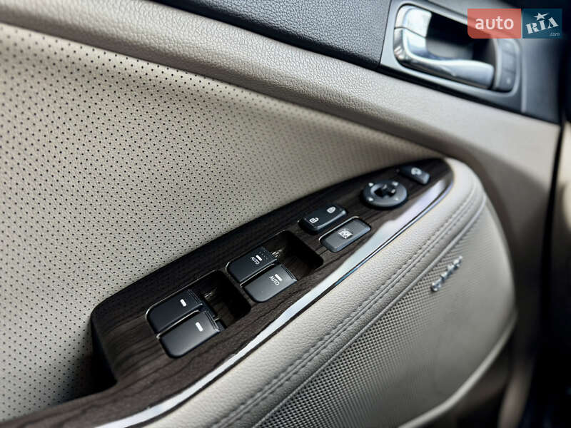 Седан Kia Optima 2013 в Києві