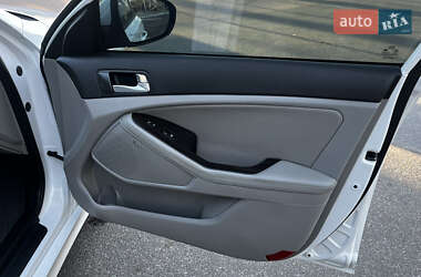 Седан Kia Optima 2014 в 